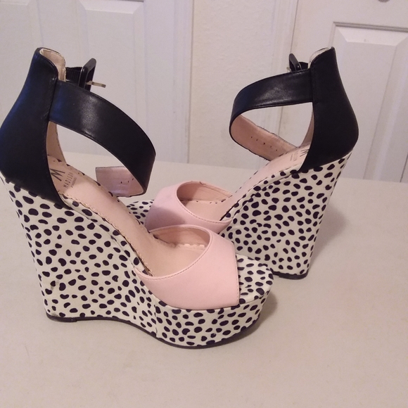 Shoe Dazzle Shoes - Shoedazzle sandals